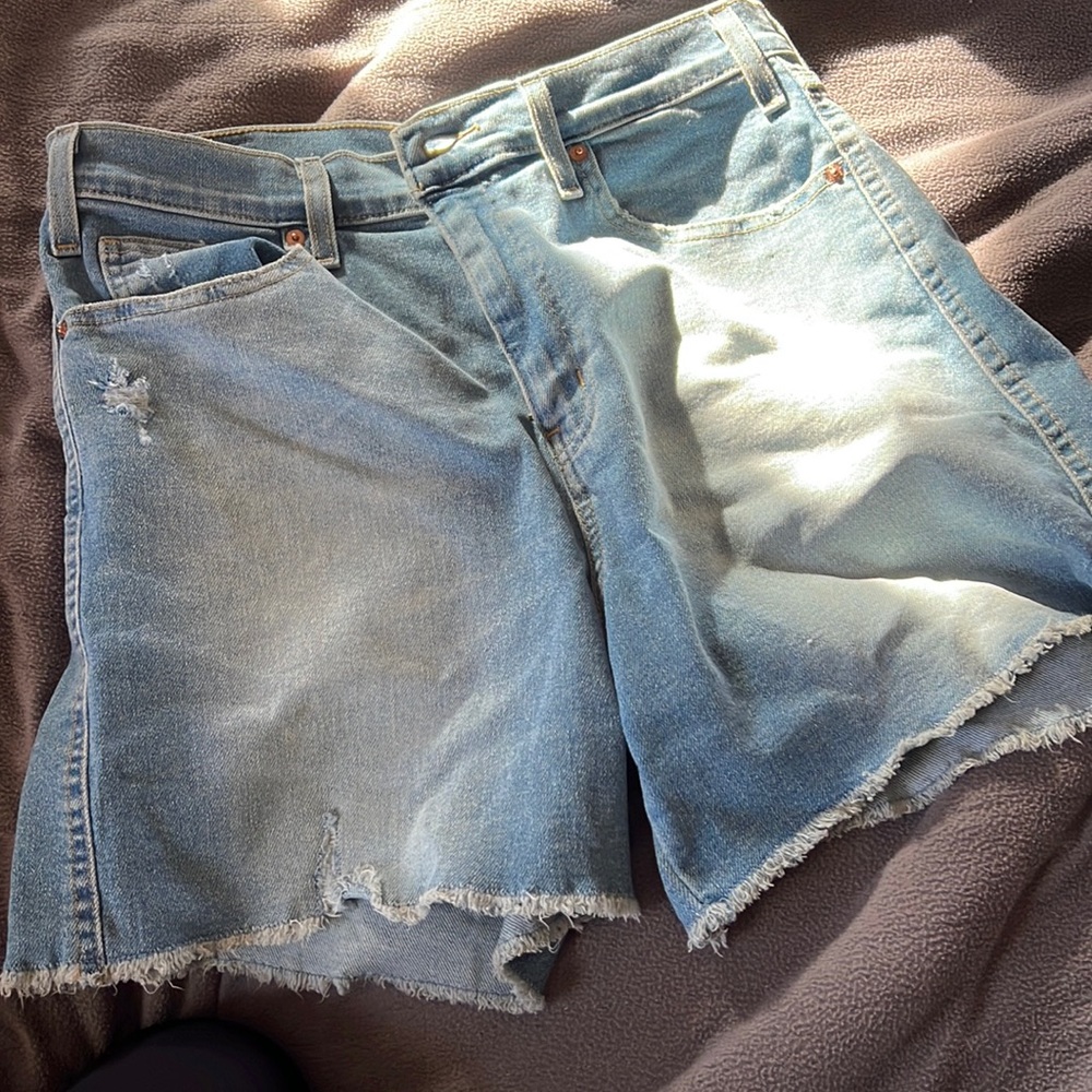 Levi high rise shorts